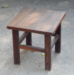 Mesinha auxiliar em madeira  folheada jacarandá