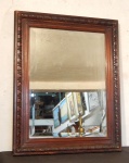Espelho  cristal bisotado com moldura em madeira. (desgastes) med. 75x60 cm