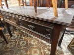 Mesa em madeira com duas gavetas  (desgastes).med 80 alt x 1,42 larg x 60 prof.