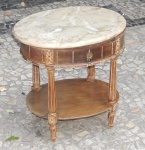 Mesa auxiliar em madeira com tampo  de mármore.med:52 cm alt x 55 larg x 43 cm prof.