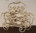 Revisteiro  de ferro. (desgastes) 40 x40x 20 cm