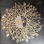 Grande dimensão: enfeite de parede em metal decorado com  figura de lua e sol. diam 80 cm