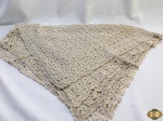 Toalha de Mesa de crochê. Toalha linda trabalhada a mão , em perfeito estado. Medindo 300 X 140 CM.