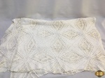 Toalha de Mesa de crochê. Toalha linda trabalhada a mão , em perfeito estado. Medindo 200 X 180 CM.