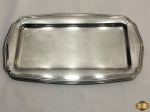 Travessa retangular em aço inox Tramontina. Medindo 37,5cm x 21,5cm.