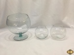 Lote composto de bomboniere com 2 bowls tipo aquário em vidro incolor. Medindo a bomboniere 22cm de altura x 19cm de diâmetro