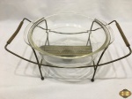 Suporte rechaud com pirex em metal dourado. Medindo o rechaud 32cm x 17cm x 14,5cm de altura