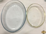 Lote composto de 2 pirex ovais fundo. Medindo a maior 39,5cm x 27,5cm x 6,5cm de altura