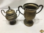 Lote composto de açucareiro e vaso floreira em prata 90 sem banho. Medindo a floreira 18cm de altura.