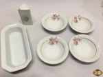 Lote composto de petisqueiras e paliteiro em porcelana. Medindo a petisqueira retangular 22cm x 10,5cm x 4cm de altura.