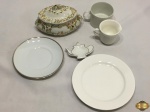 Lote diverso composto de pratos, descanso de saquinho de chá, etc.