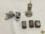 Lote composto de paliteiro e 5 argolas de guardanapo em metal prateado.