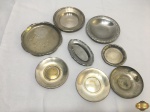 Lote com diversas salvas em metal prateado.