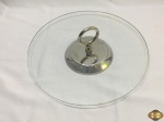 Prato para frios, confeitos em vidro com suporte e pé em prata 90. Medindo 33,5cm de diâmetro x 12,5cm de altura.