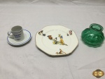 Lote diverso composto de prato infantil em porcelana, pequeno cachepot em vidro e xícara de café Operárop Padrão 1980.