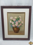 Quadro óleo sobre eucatex de vaso de flores com moldura em madeira. Medindo a moldura 53,5cm x 45,5cm e a pintura 35cm x 27cm.