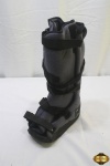 Bota ortopédica em perfeito estado. Medindo 47cm de altura x 28cm de comprimento.