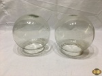 Par de cúpulas bola em vidro incolor. Medindo 10cm de diâmetro de boca x 15cm de diâmetro de bojo.
