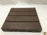 Base quadrada em madeira para vaso. Medindo 29,5cm x 29,5cm.