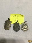 Lote composto de 3 medalhas para colecionador. Medindo a maior 4cm x 2,5cm.