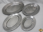 Lote composto de 4 travessas ovais em aço inox. Medindo 41,5cm; 36,5cm; 31,5cm; 26cm de comprimento respectivamente.