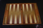 Enorme tabuleiro de gamão de mesa em madeira. Medindo o tabuleiro 73cm x 51cm.