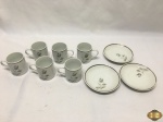 Jogo de 6 xícaras de café, 3 pires de café em porcelana Schmidt flor cinza.