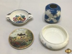 Lote diverso composto de pequeno cachepot, cinzeiro, petisqueira e salva em porcelana. Medindo o cachepot 7,5cm de altura.