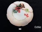 Prato bolo pintado a mão em  porcelana  decorado com frutas. Medida: 26cm de diametro.