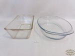 Lote de 2 pirex com diferentes formatos. Sendo 1 pirex oval medindo 32x23cm de comprimento e 1 retangular medindo 23x14cm de comprimento.