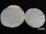 5  toalhas  bordas para bandejas redondas. Medida: 42cm de diametro.