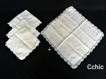 4 guardanapos com bordado. Medida: 44x44cm de comprimento.