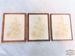3 descansos para travessas em azulejo decorado com flores. Medindo: 21x16cm de comprimento.