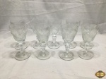 Jogo de 9 taças para vinho tinto em cristal ricamente lapidado. Medindo 15cm de altura.