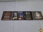 Faixa decorativa retangular em cerâmica com propagandas retro. Medindo 61cm x 16cm.