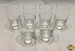 Jogo de 6 taças de vinho branco em cristal Hering com pé disco. Medindo 11cm de altura.