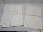 Jogo de lençol em Linho 3 peças. Composto por 2 fronhas e 1 lençol superior. Medindo Fronha: 50 X 70 CM e lençol 200 X 260 CM.