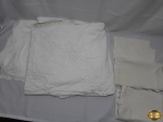 Capa para edredom em Linho com 3 fronhas. Peças lindas e antigas em perfeito estado de conservação. Fronha medindo: 60 X 80 CM.