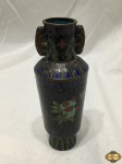 Pequeno vaso floreira em bronze esmaltado cloisonne. Medindo 11cm de altura.