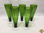 Lote de 5 tulipa em cristal verde canelado. Medindo 20cm de altura.