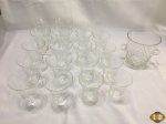 Jogo de 20 taças com balde de gelo em cristal  losango. Sendo 10 taças de vinho tinto e 10 taças de vinho branco.