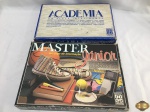 Lote de 2 jogos antigos, sendo Academia um blefe inteligente e Master júnior um jogo de informação.
