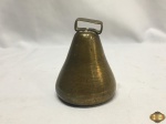 Antigo sino de fazenda em bronze. Medindo 10,5cm de altura.