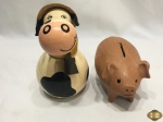 Lote composto de cofre na forma de porco e cofre na forma de vaca. Medindo a vaca 20cm de altura.