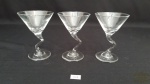 3 taças para martini e, cristal pe retorcido.Medidas: 13cm altura 9cm  diâmetro.