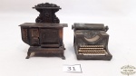 2  miniaturas  em forma de  maquina e fogao. , apontadores .Medidas: maquina de escrever 6cm altura 7cm largura  , Fogão 7cm largura 8cm altura.