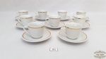 Jogo de 9 xicaras de cafe em porcelana com friso dourado.Medidas: pires 10 cm diâmetro,  xícara 5 cm altura 5 cm diâmetro.Marcado na base: Porcelana Steatita.