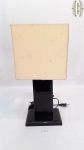 Abajur  de mesa com pe  rigido  melanina .Medidas: 40cm altura.precisa repara na fiaçao,