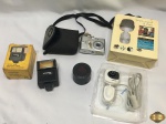 Lote composto de web cam, caixa de som, maquina fotográfica digital, etc. Produtos não testados.
