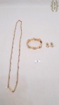 Medidas: cordao 41cm comprimento ( medido dobrando ao meio) , pulseira 6,5cm diâmetro.